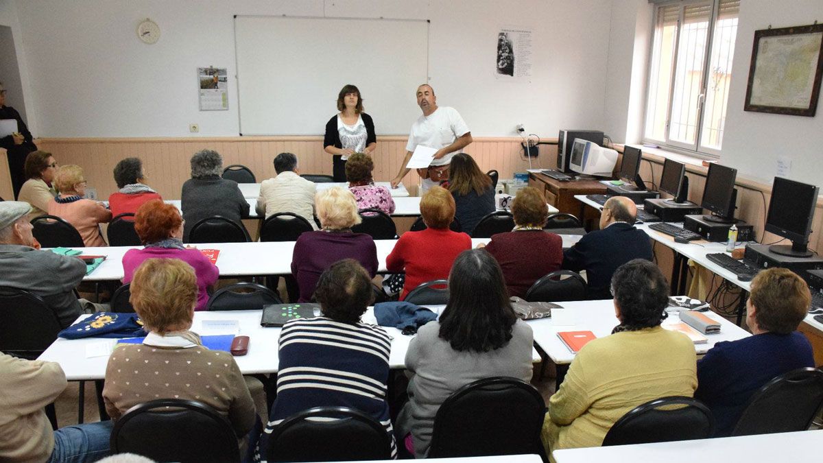 Las actividades se desarrollan en el aula de Castrillo de las Piedras. | ABAJO