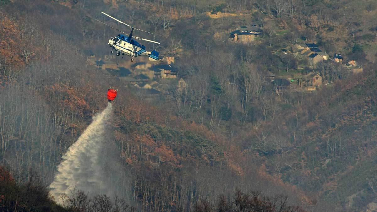Fotografía de archivo de un fuego de Bouzas. | CÉSAR SÁNCHEZ (ICAL)