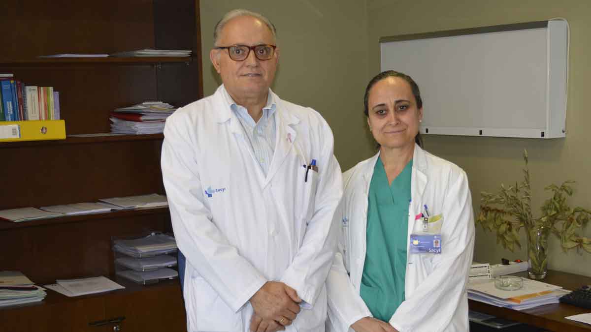 Antonio Pedrosa y María Victoria Diago, en el Hospital de León. | L.N.C.