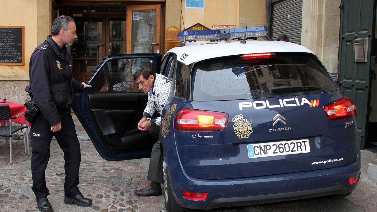 El acusado, D.S.G., es conducido a la Audiencia Provincial de León. | ICAL El acusado, D.S.G., es conducido a la Audiencia Provincial de León. | ICAL