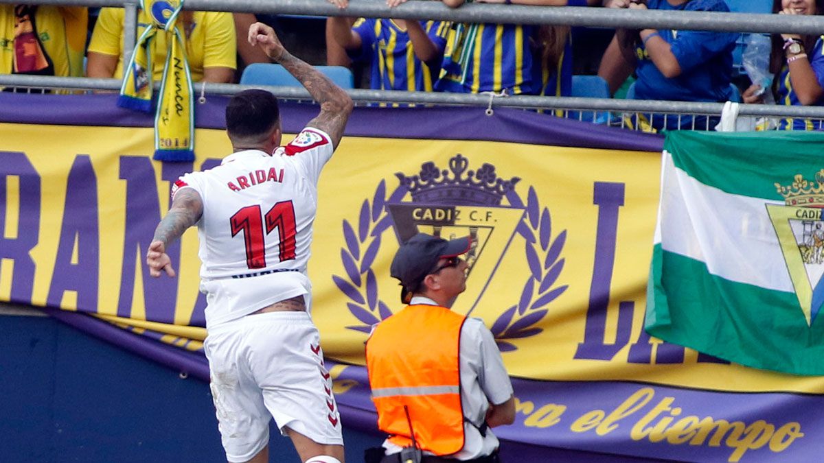 Aridai celebra el gol que suponía el empate en Cádiz. | LA VOZ DE CÁDIZ