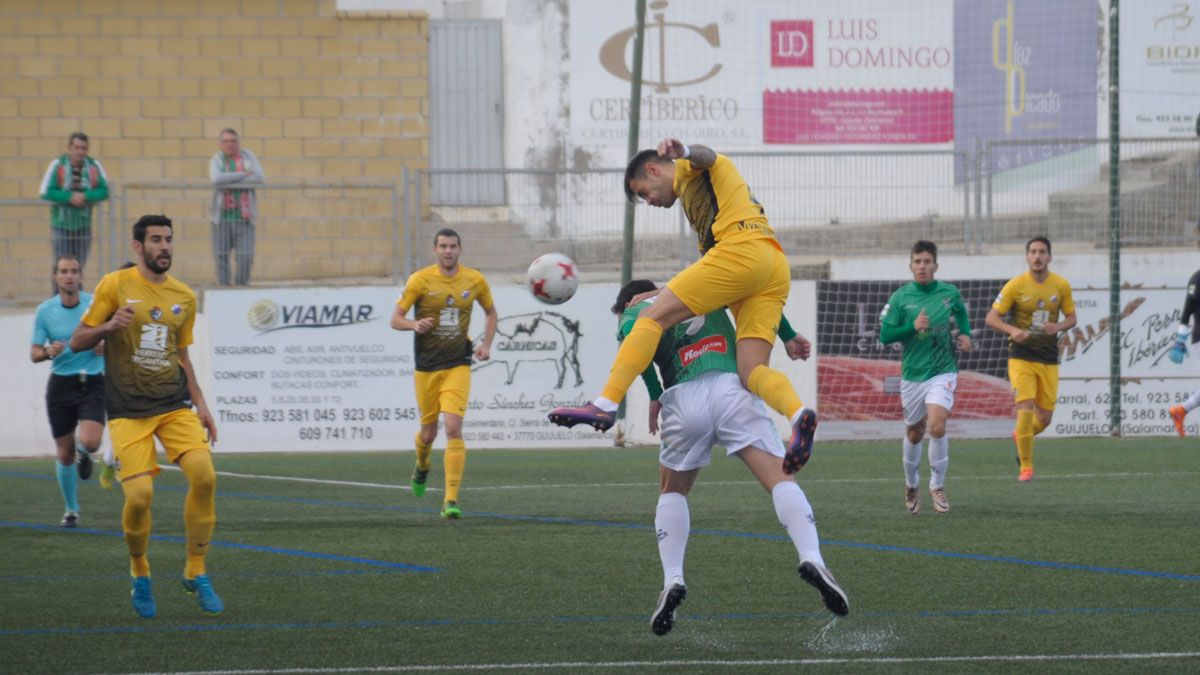 Imagen del partido entre Guijuelo y Ponferradina. | TRIBUNA DE SALAMANCA