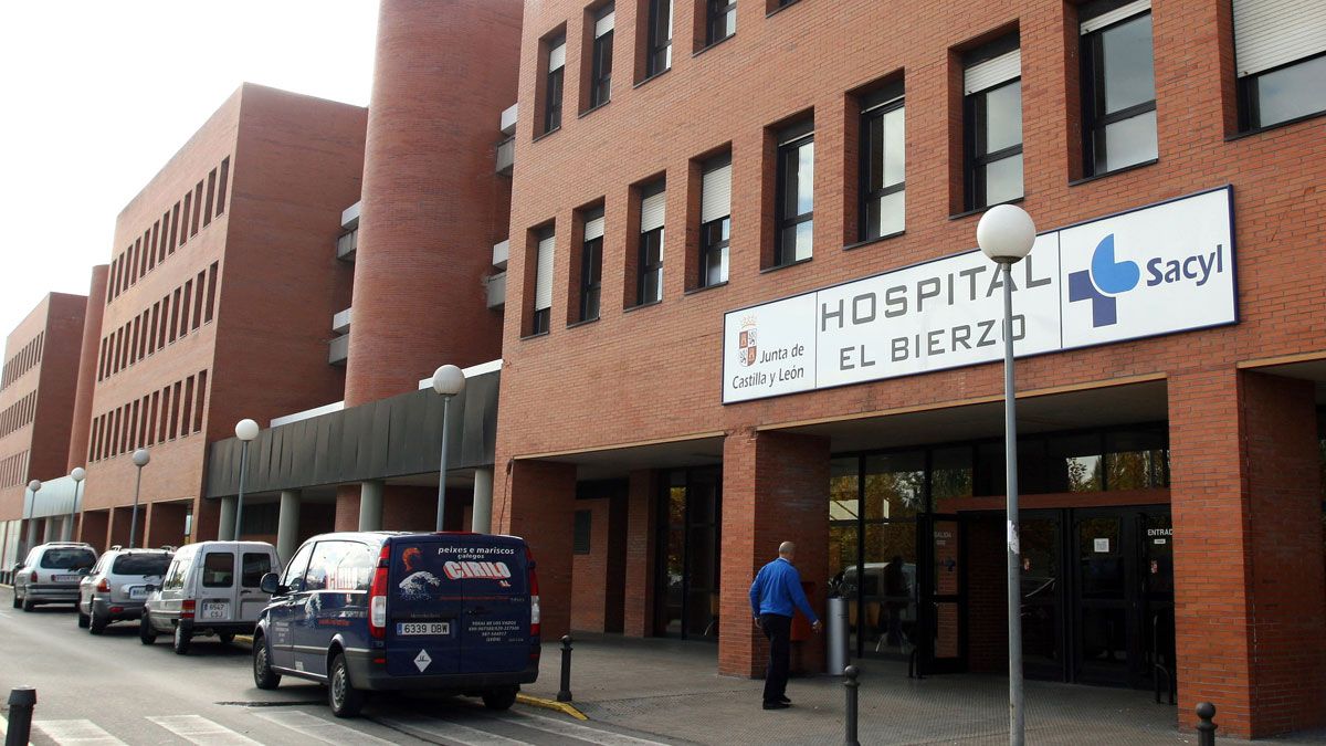 Imagen de archivo de la fachada del Hospital del Bierzo. | C. SÁNCHEZ (ICAL)