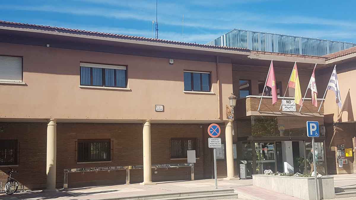 La ayuda europea permitiría cambiar la envolvente energética del edificio antiguo del Ayuntamiento. | L.N.C.