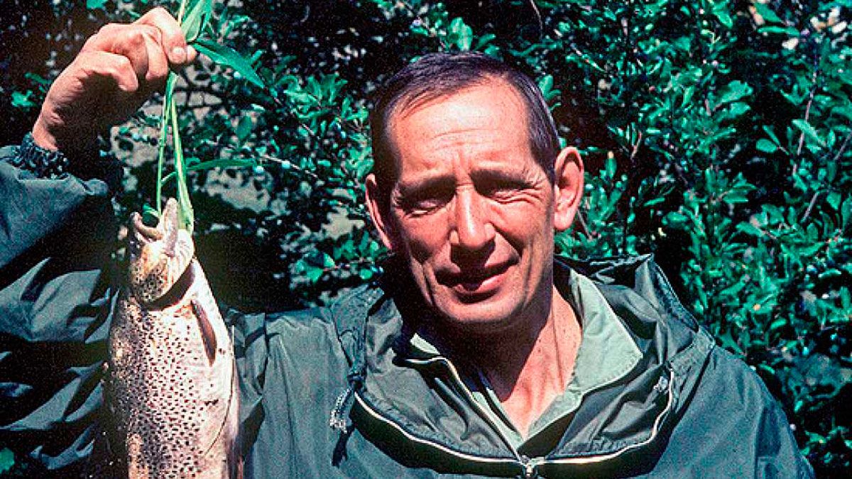 Miguel Delibes fue un pescador habitual del río Órbigo hasta el que se acercaba para pescar la trucha común. Miguel Delibes fue un pescador habitual del río Órbigo hasta el que se acercaba para pescar la trucha común.
