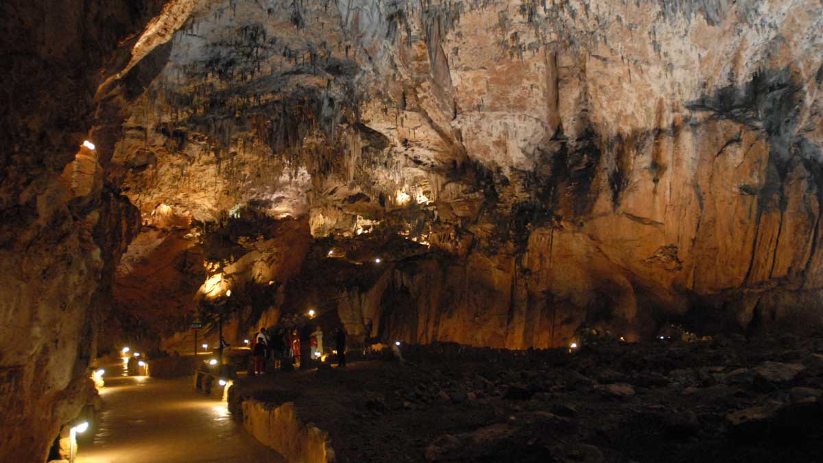 La Cueva de Valporquero es uno de los principales atractivos turísticos de la provincia. | MAURICIO PEÑA