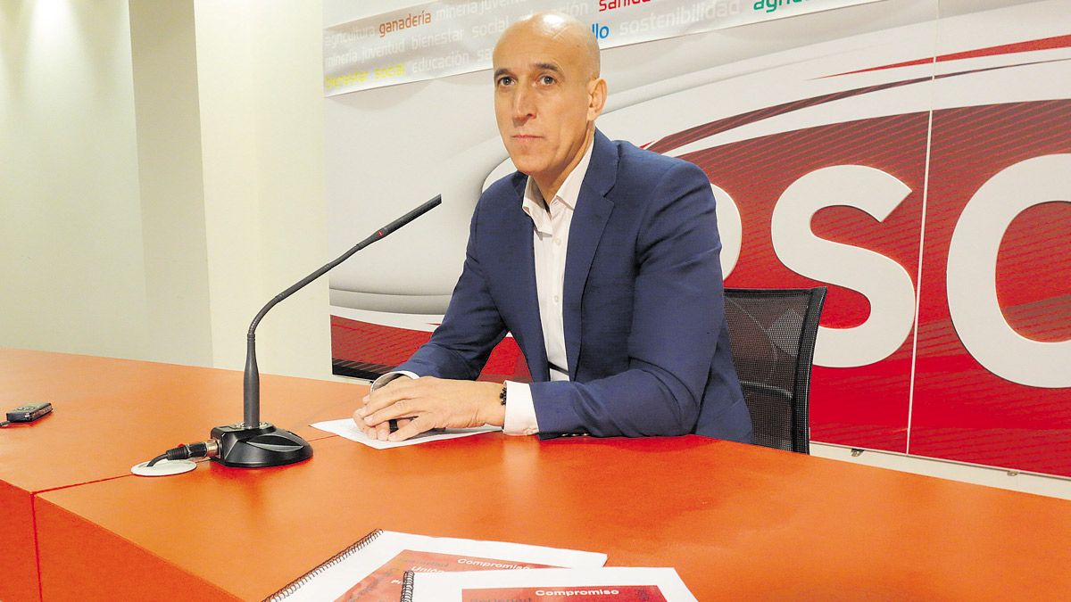Diez, ayer en la presentación de su programa. | L.N.C.
