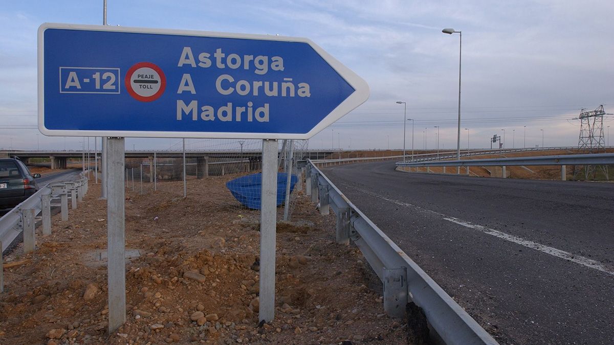 Accesos desde La Virgen del camino a la autopista León - Astorga. | MAURICIO PEÑA