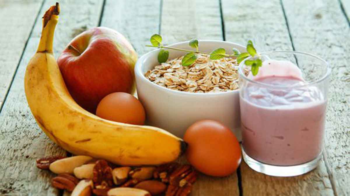 El desayuno ideal incluye un lácteo, fruta y cereales. | L.N.C.