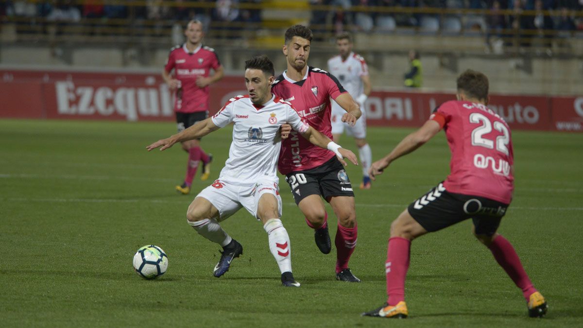 Iza apunta a ser de nuevo titular en La Romareda, donde jugó las dos últimas temporadas. | MAURICIO PEÑA