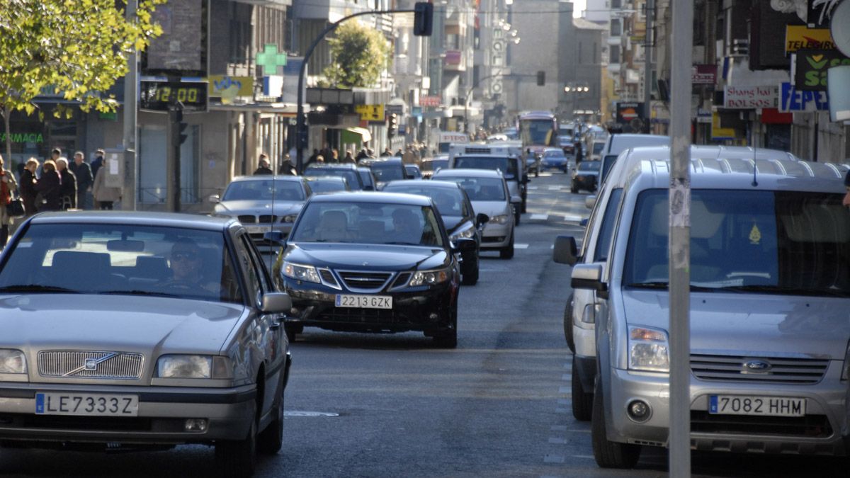 Las tasas de la grúa municipal de León están entre las más baratas de España. | MAURICIO PEÑA
