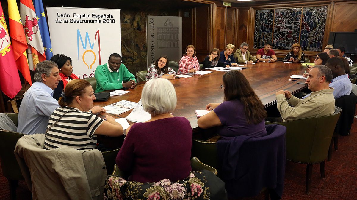 Imagen de la reunión del Consejo de Inmigración del Ayuntamiento de León. | L.N.C.