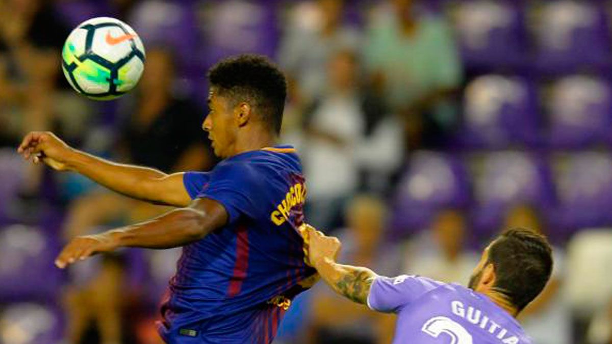 Lozano controla un balón frente al Valladolid. | LALIGA