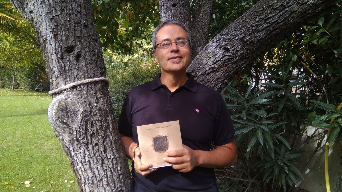 Alfonso Fernández-Manso, con su nuevo libro. Alfonso Fernández-Manso, con su nuevo libro.