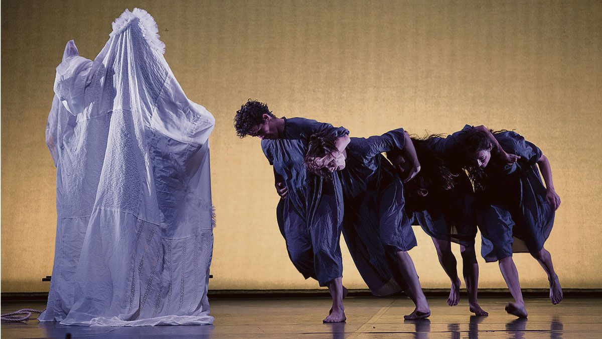 La propuesta coreográfica se inspira en ceremonias bailadas de todos los tiempos y todas las culturas.