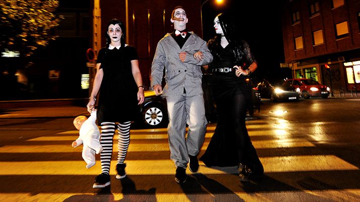 Halloween se deja notar en las calles de la capital leonesa. | DANIEL MARTÍN