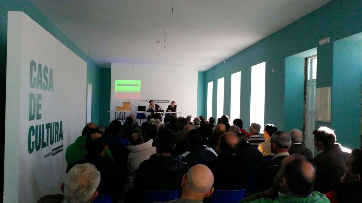 La reunión de la CHD con regantes y vecinos en Castrillo de la Valduerna.