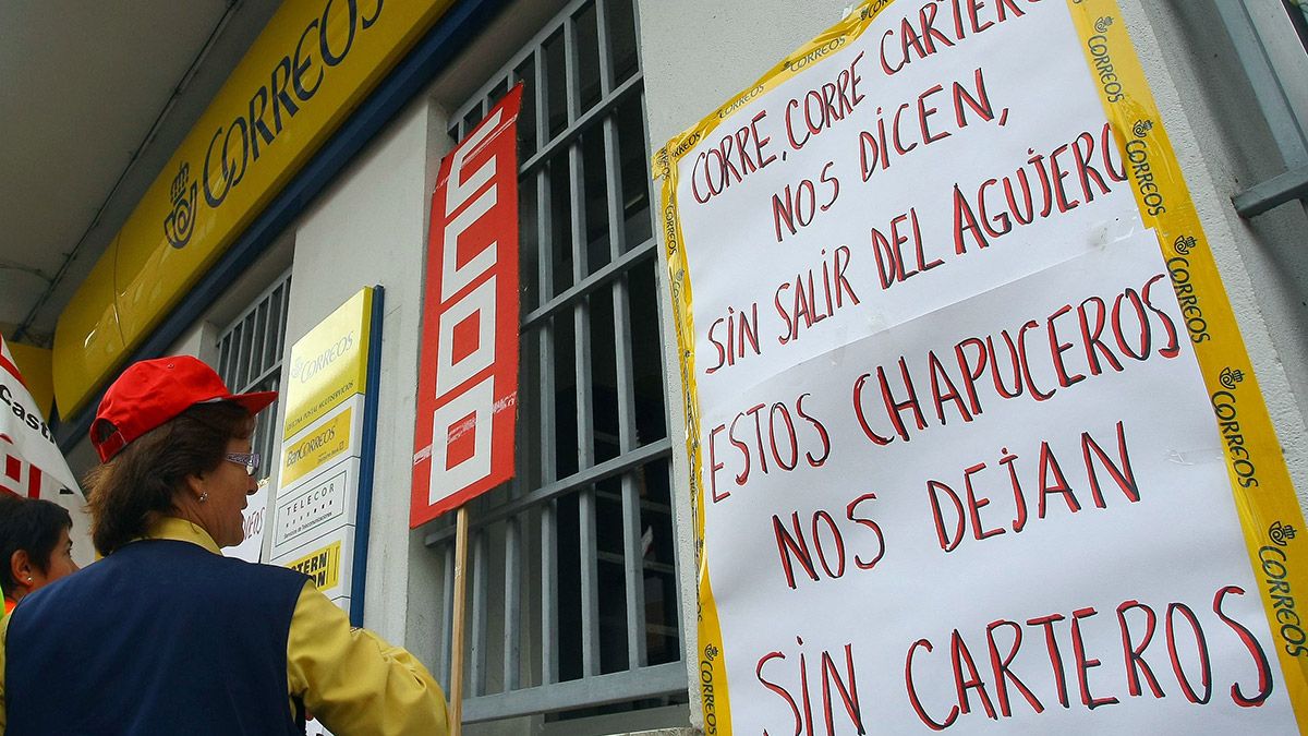 Imagen de archivo de una de las movilizaciones de Correos. | ICAL
