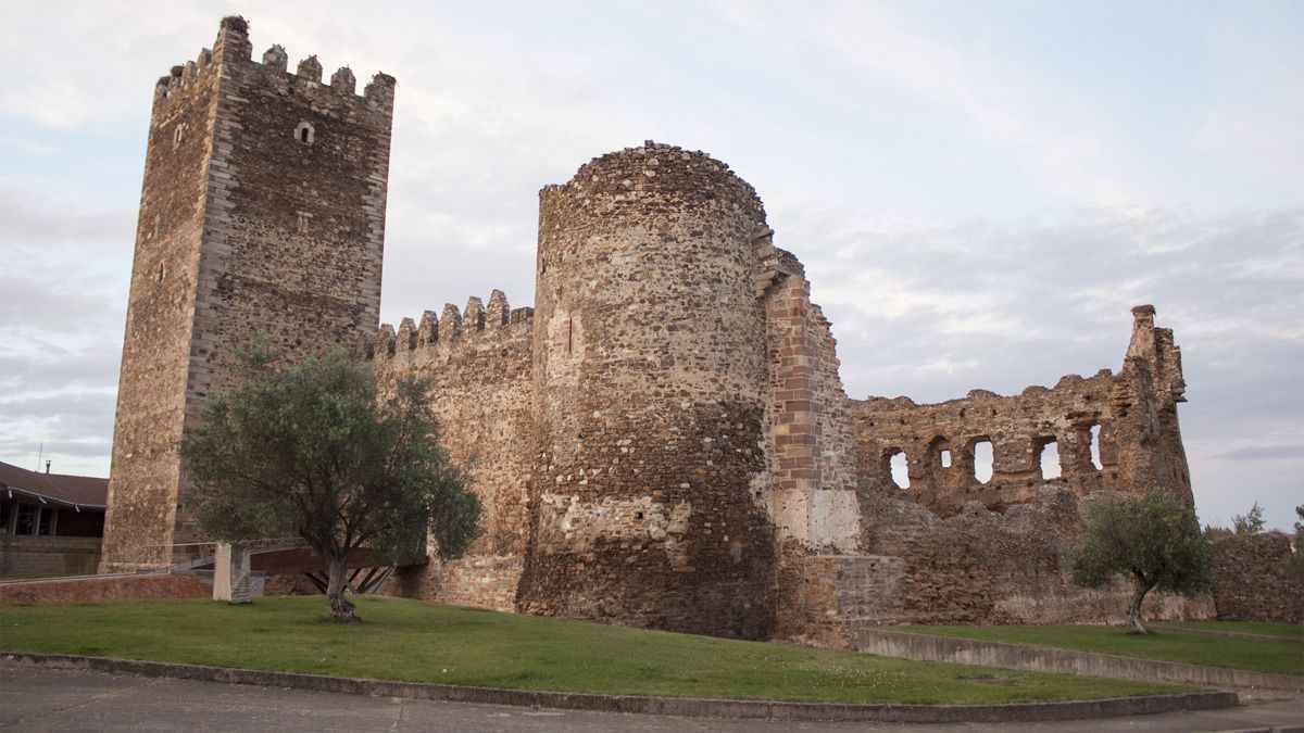 El deterioro del castillo de Laguna, visible desde todos sus ángulos. El deterioro del castillo de Laguna, visible desde todos sus ángulos.