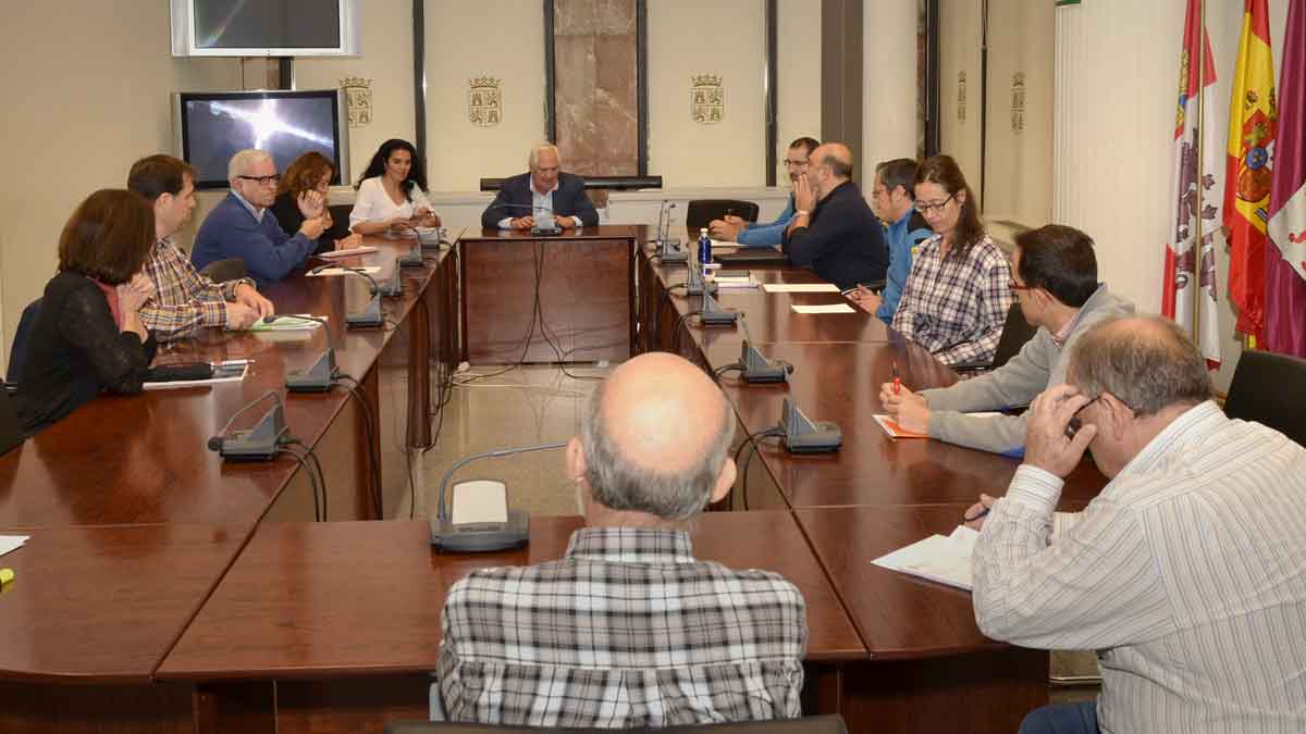 Un momento de la reunión mantenida este jueves en León. | L.N.C.