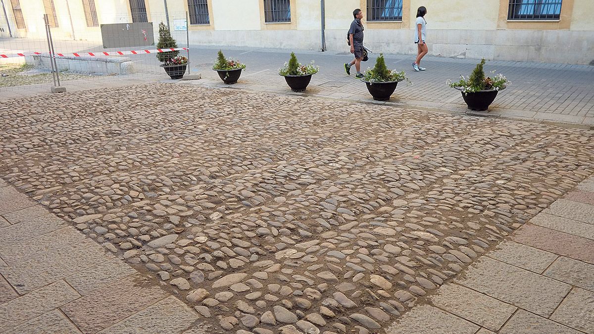 Muestra de cómo quedará el empedrado de la plaza del Grano. | DANIEL MARTÍN