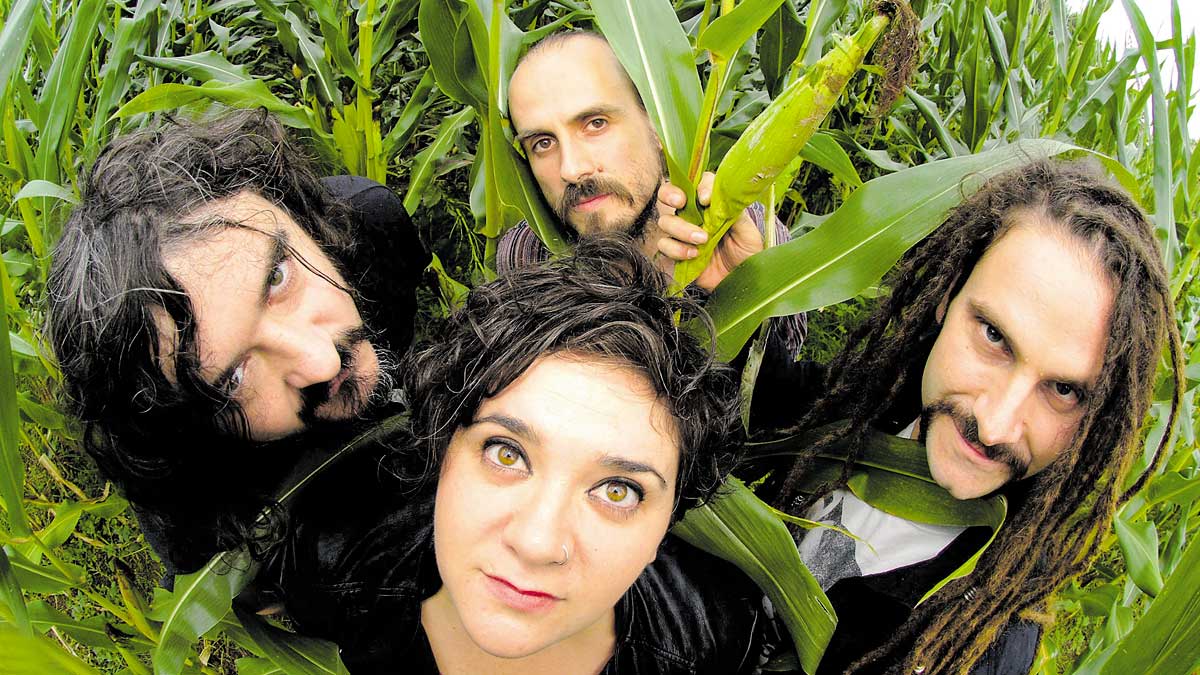Los cuatro integrantes de la banda bilbaína Zea Mays. | L.N.C. Los cuatro integrantes de la banda bilbaína Zea Mays. | L.N.C.