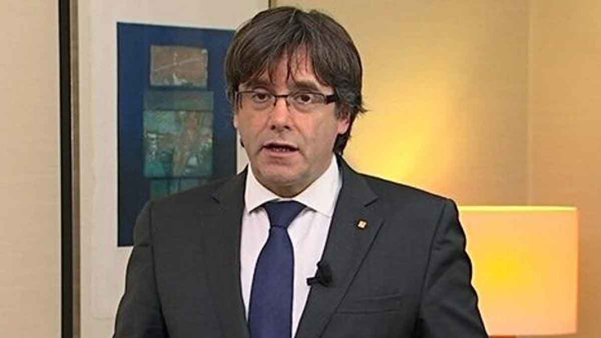 Carles Puigdemont graba un mensaje en Bruselas. | ABC