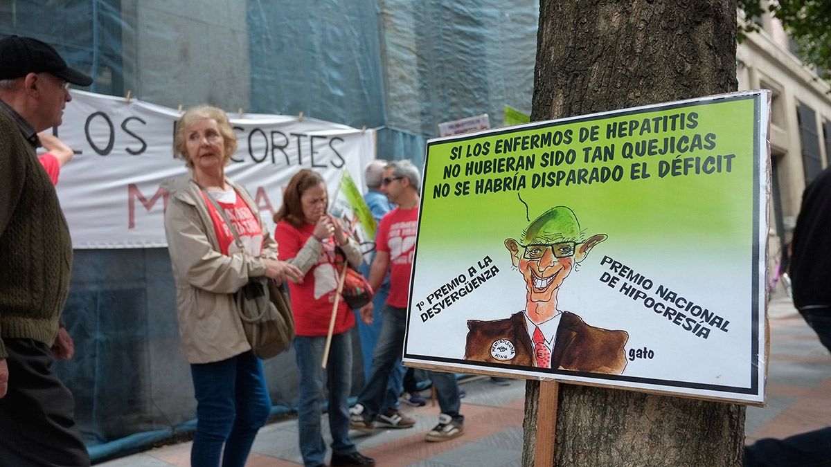 Manifestación de afectados por la hepatitis C en León para pedir un tratamiento. | DANIEL MARTÍN