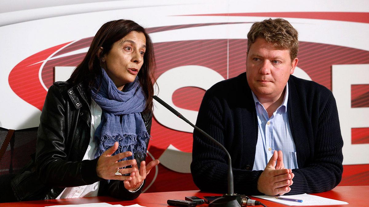 El secretario de Organización del PSOE y número tres a las Cortes, Óscar Álvarez, y la número cuatro de la misma candidatura, María José Diaz-Caneja. | ICAL