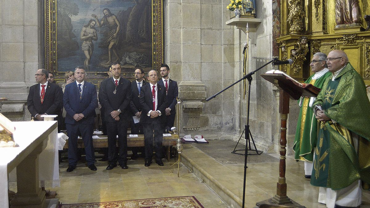 Misa para celebrar el 25 aniversario de la Cofradía del Santo Sepulcro este domingo. | MAURICIO PEÑA