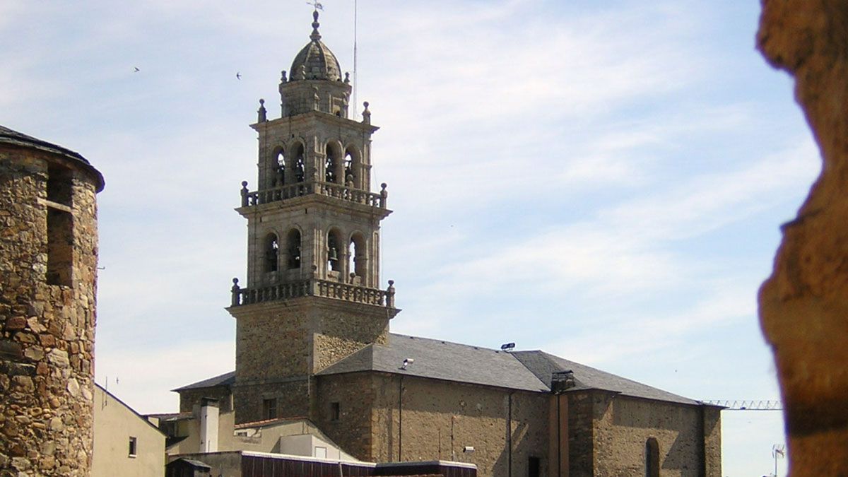 La torre de la Basílica es la más alta de la ciudad y un emblema.