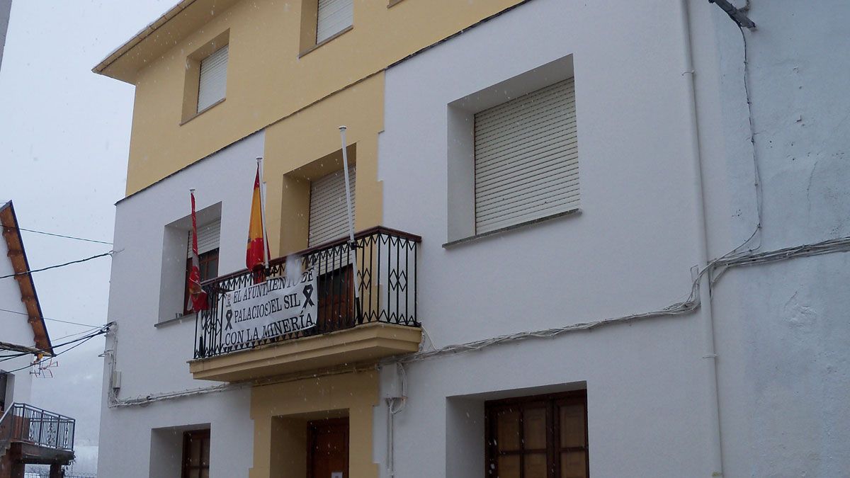 Fachada del Ayuntamiento de Palacios del Sil. | AYTO. PALACIOS