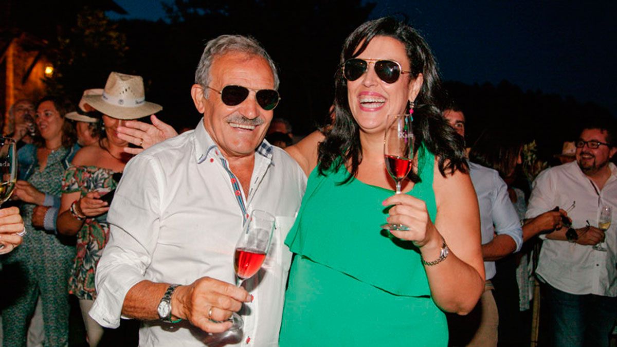 El bodeguero, José Luis Prada, junto a su mujer, Flor Bonet. | L.N.C.