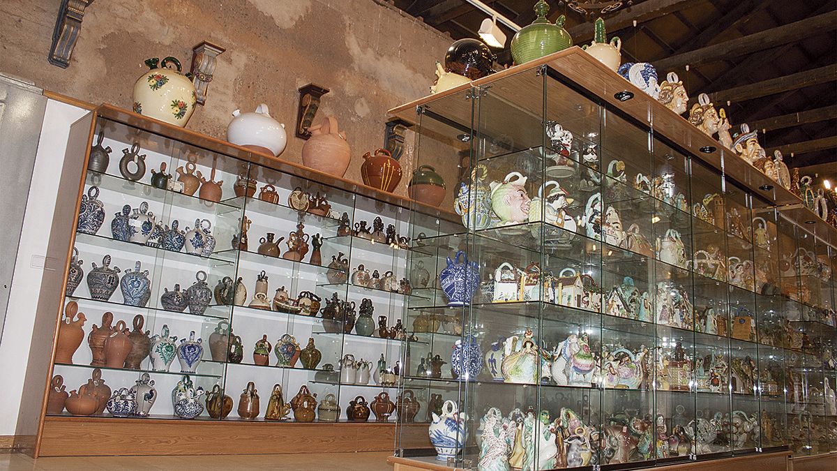 Actualmente el Museo del Botijo de Toral de los Guzmanes alberga 3.000 piezas, cantidad más que suficiente para formar parte del Libro Guiness. | T.G.
