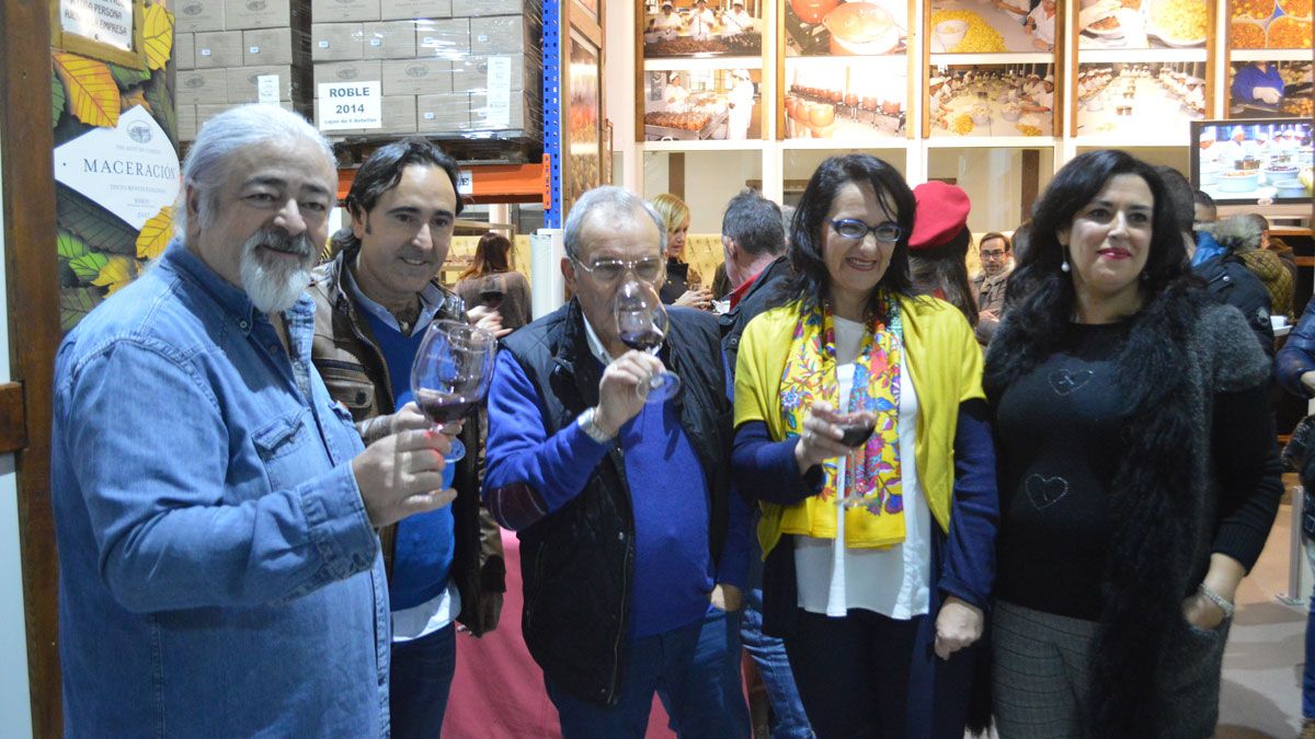 Paadín, Ferreira, Prada, la subdelegada, Teresa Mata y Flor Bonet. | A. CARDENAL Paadín, Ferreira, Prada, la subdelegada, Teresa Mata y Flor Bonet. | A. CARDENAL
