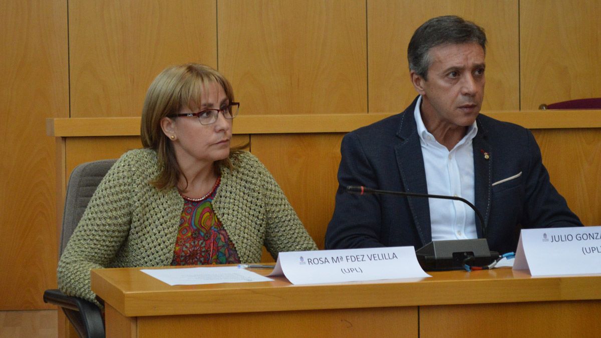 Los concejales de UPL en San Andrés, Rosa María Fernández.y Julio González Rivo.
