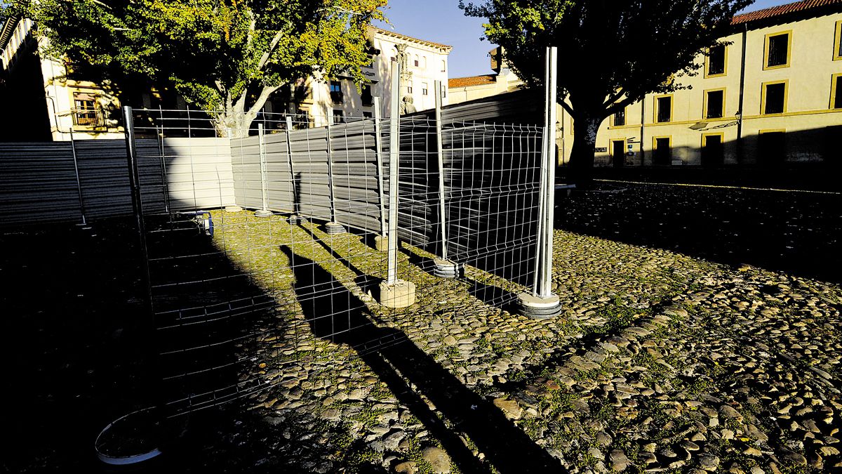 Vallado de la zona donde se realizará la cata arqueológica. | DANIEL MARTÍN