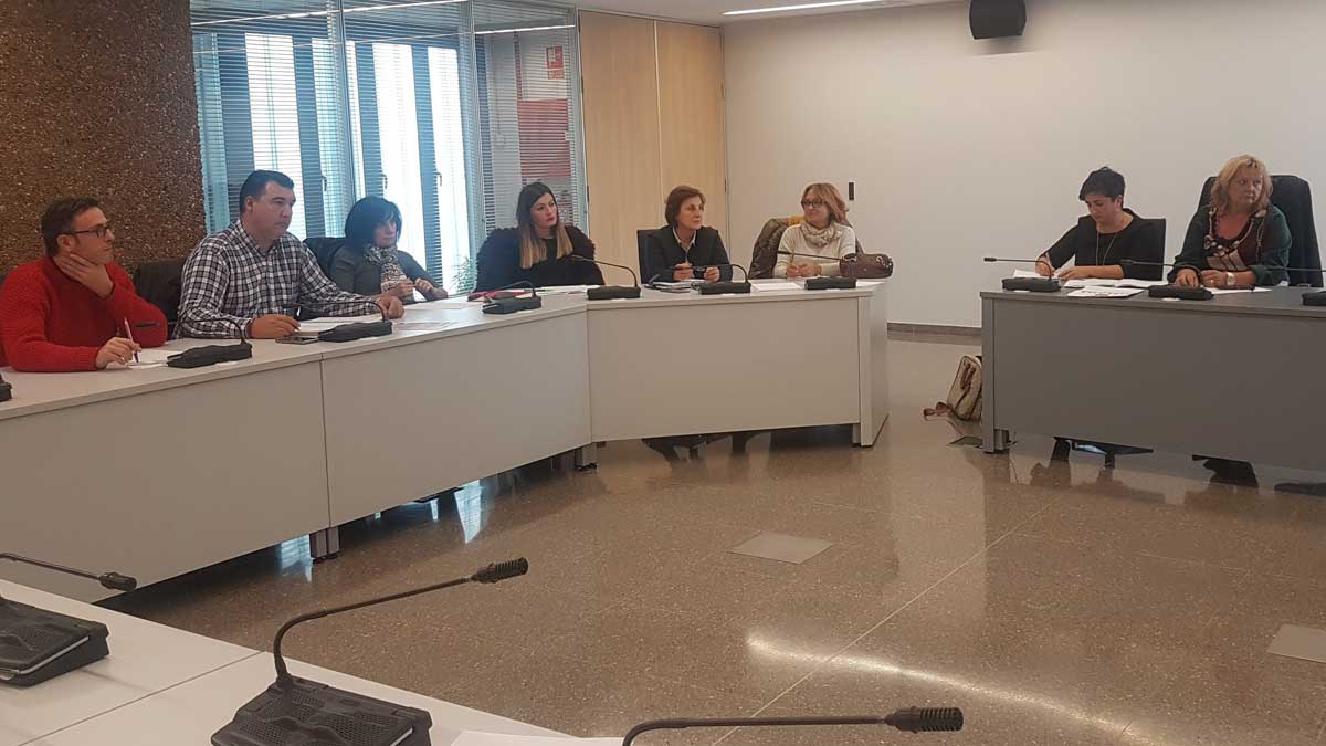 Un momento de la reunión del consejo en la sede municipal del Ayuntamiento de Villaquilambre. | L.N.C.