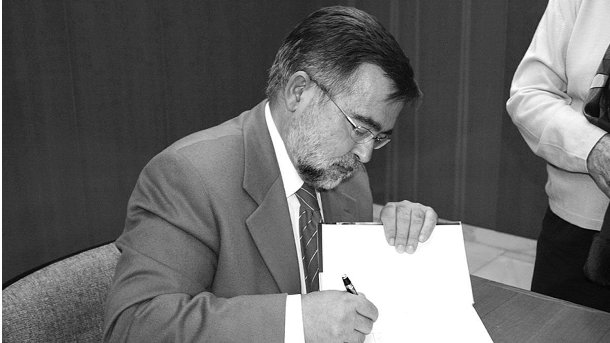 El escritor y coordinador de las jornadas, José Calvo Poyato.