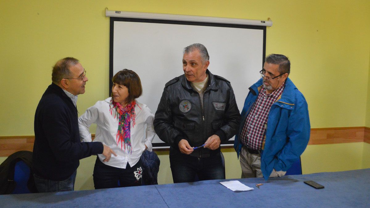 Miembros de la Plataforma dando a conocer la reapertura del caso.