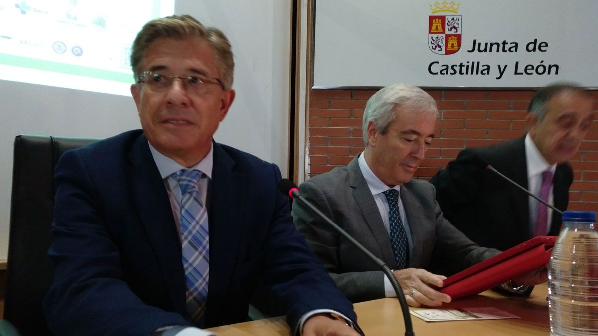 Rafael López y José Antonio Visedo en las jornadas nacionales de Enfermería.| M.I.