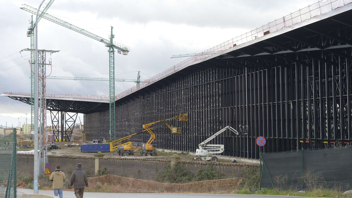 Las obras de las inmediaciones del Palacio de Congresos podrían estar finalizadas antes de verano. | MAURICIO PEÑA