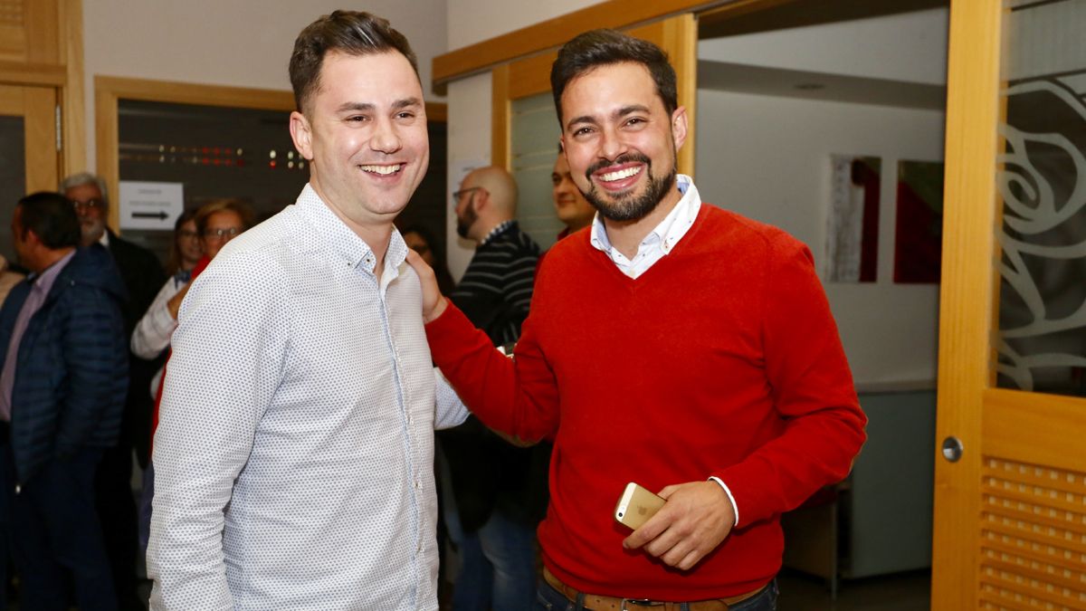 Javier Alfonso Cendón y Diego Moreno, en la sede del partido en la ida de las primarias.