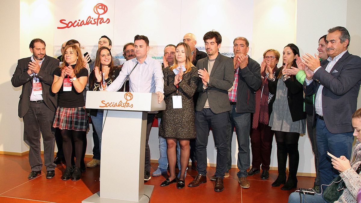 Javier Alfonso Cendón(C) se proclama vencedor de la segunda vuelta de las primarias del PSOE de León. | ICAL