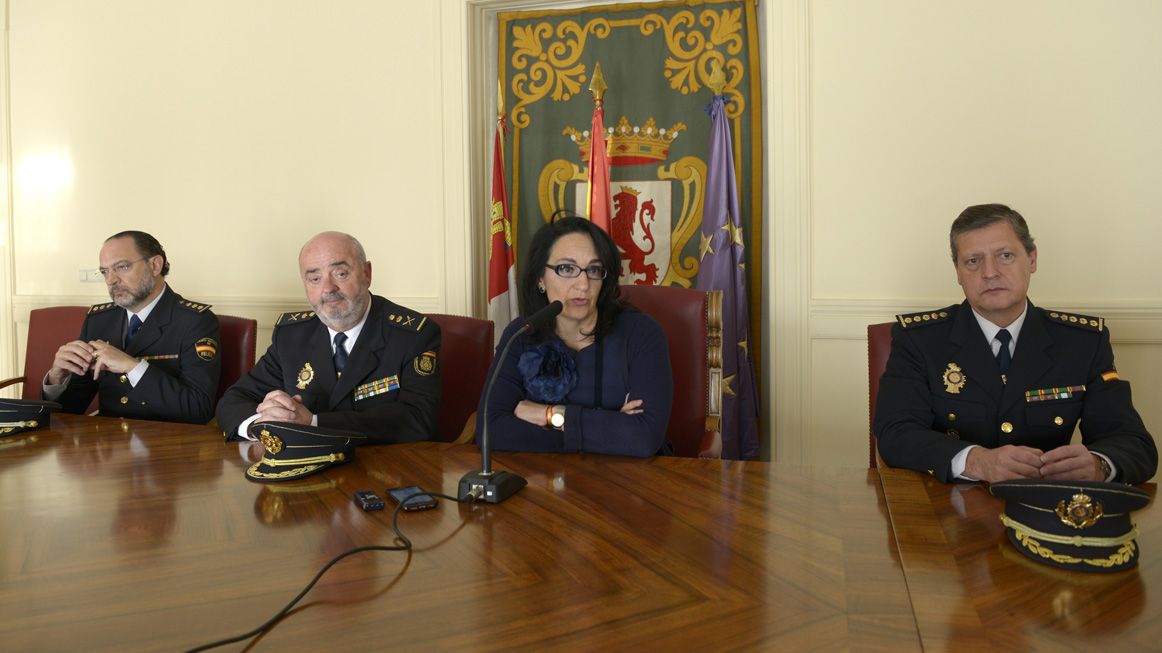 Un momento de la visita institucional del nuevo jefe superior de la Policía de Castilla y León a la Subdelegación. | MAURICIO PEÑA