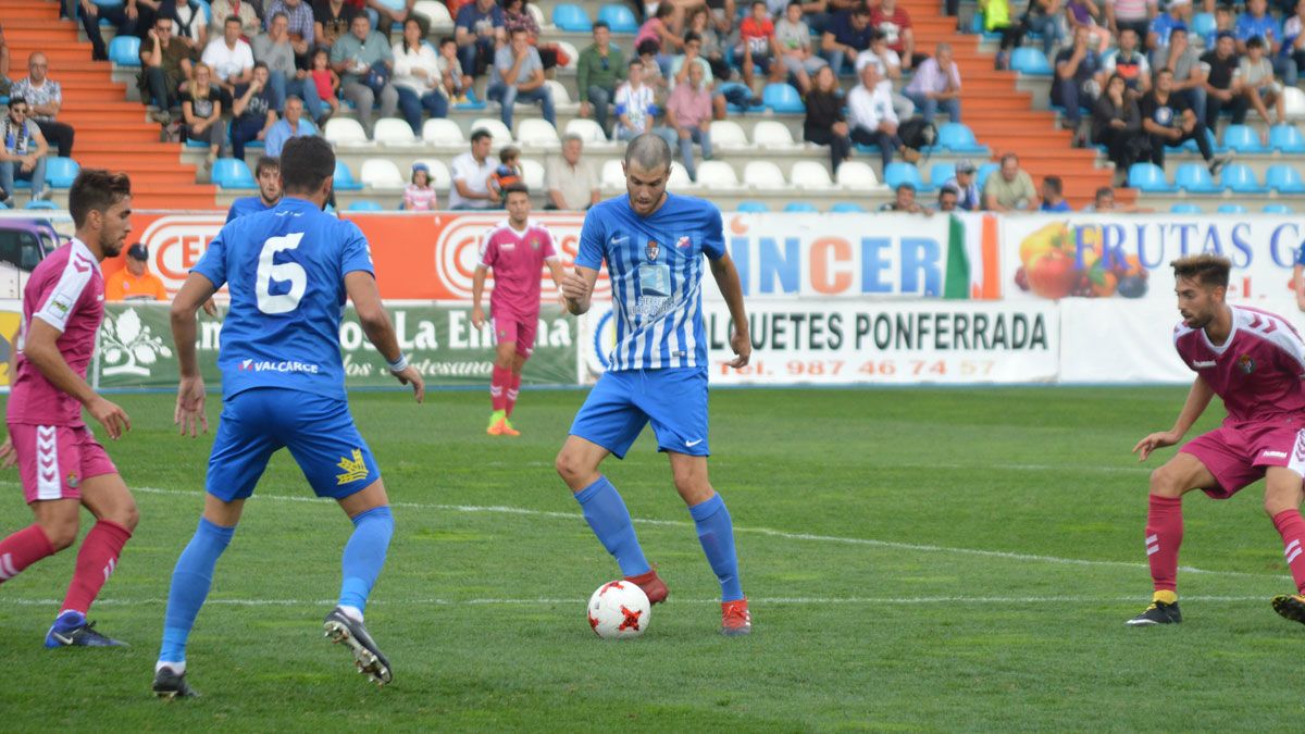 Néstor Salinas, durante un partido en El Toralín. | A. CARDENAL