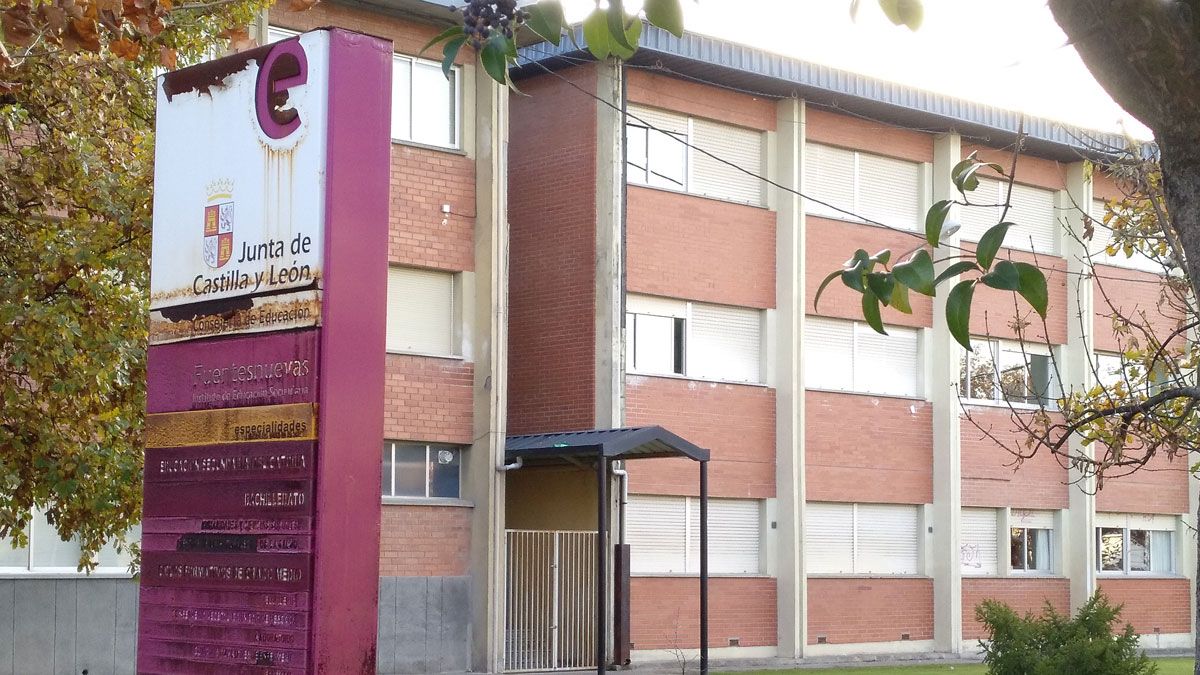 Fachada del Instituto de Fuentesnuevas de Ponferrada. | M.I.