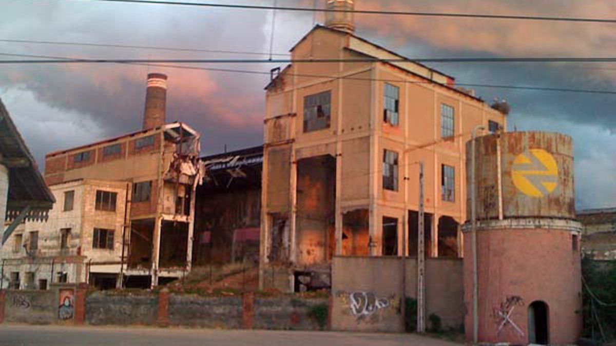 Una imagen de la fábrica azucarera de Veguellina. | CAMEL-CRONICASDELPUEBLO