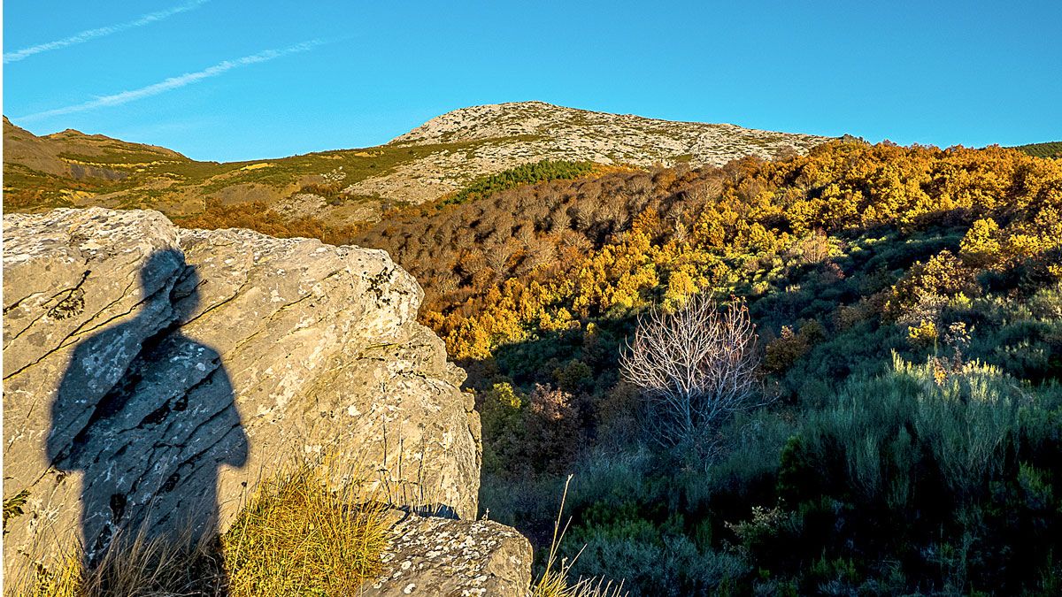 Vista del Peñas Blancas desde la Peña del Águila.| VICENTE GARCÍA