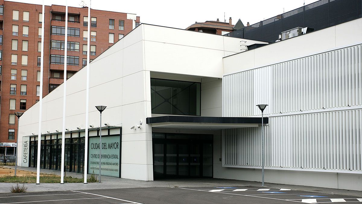 Edificio de la Ciudad del Mayor de León. | ICAL